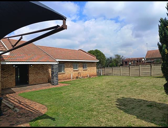3 BEDROOM HOUSE FOR SALE IN ROTHDENE